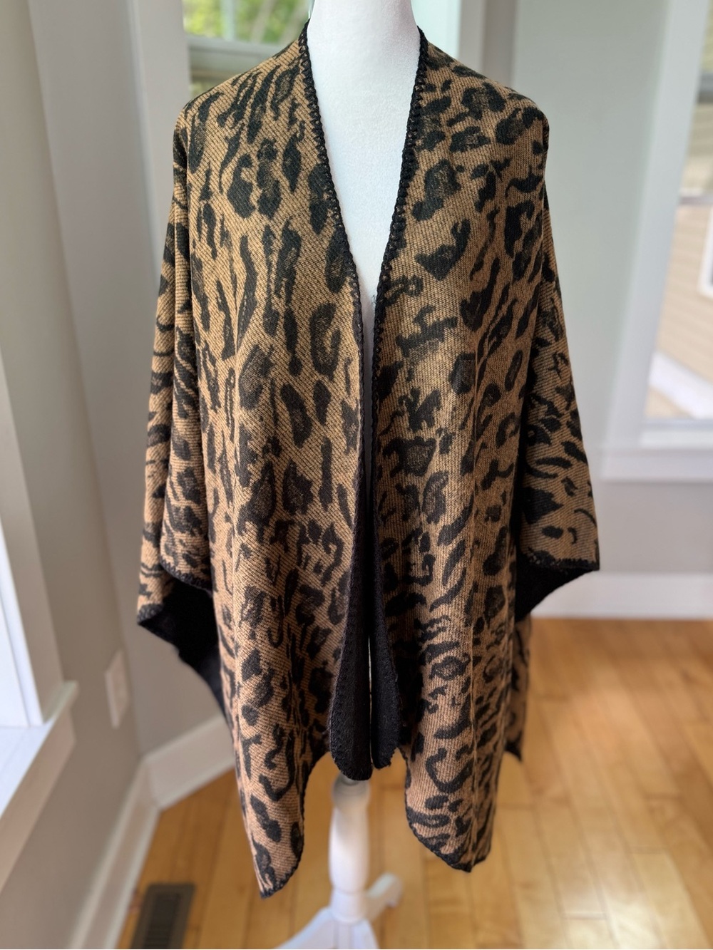 Apt. 9 Black Tan Leopard Print Poncho Cape One Size